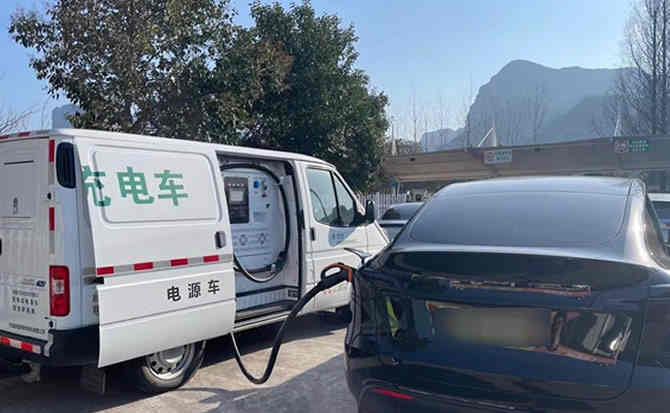 赞皇汽车搭电